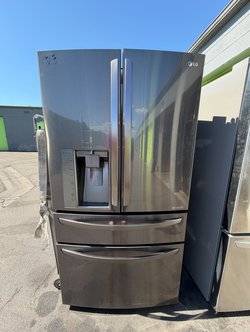 LG 4‑Door French Door Fridge – Black Stainless, Ice & Water