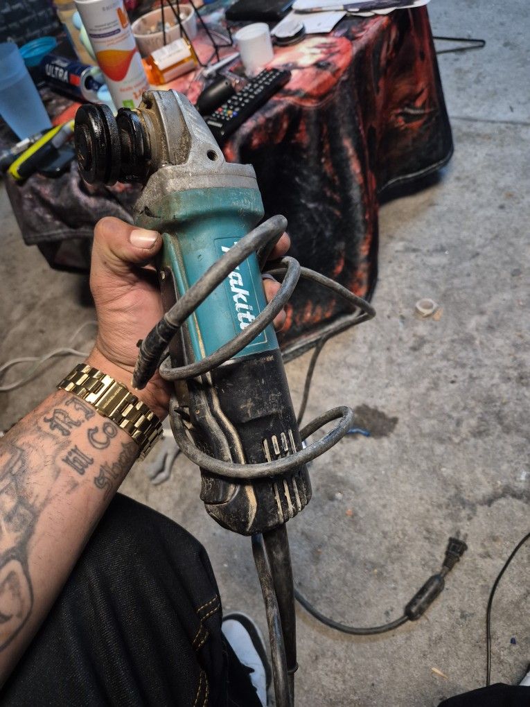 Makita Angle Grinder 