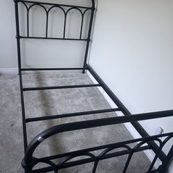 twin size metal bed frame 