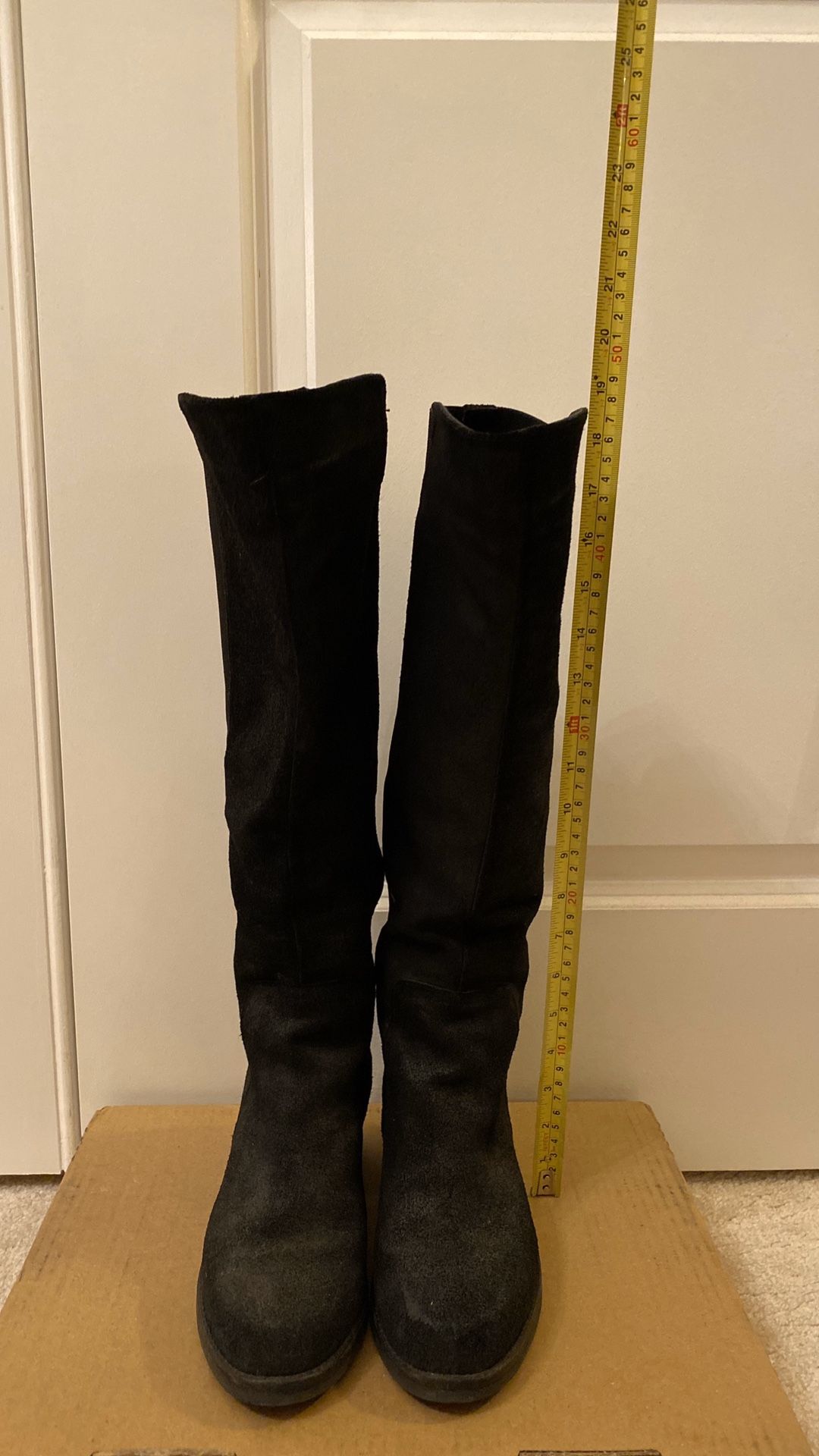 Women Aldo Suede Boots in good condition. Size 8.5