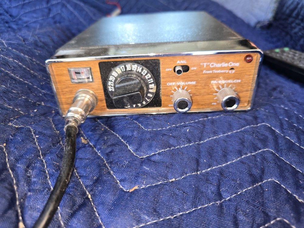 TEABERRY 5 WATT 23 CHANNEL CITIZENS BAND TRANSCEIVER