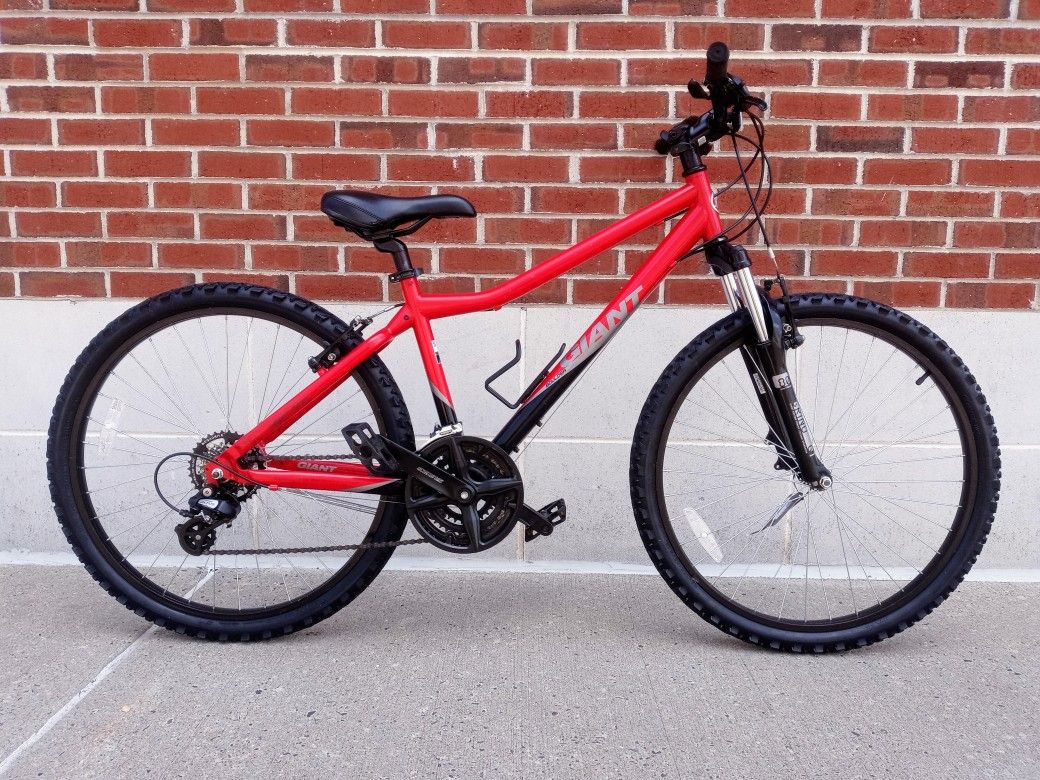 Giant Boulder Mountain Bicycle for Sale in Mckee City NJ OfferUp