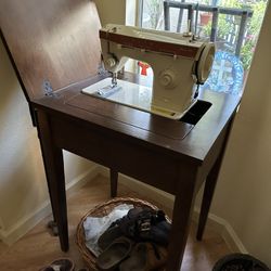 Little Table With Sewing Machine 