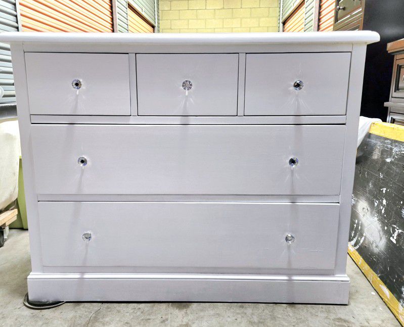   5 Drawer Solid Wood White Dresser -pending P.u.