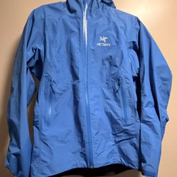 Arc'teryx Azure Jacket with Embroidered Logo - Women’s Size L - LIKE NEW!