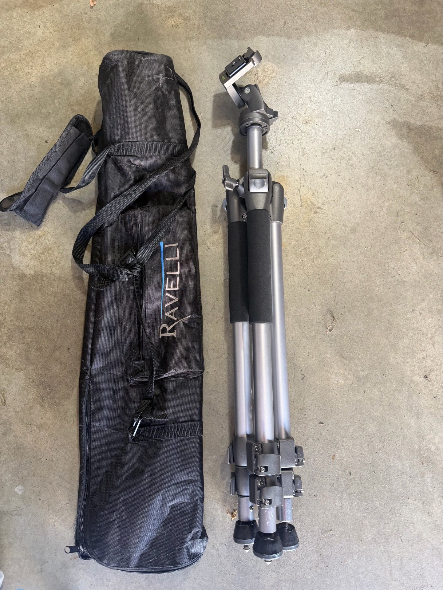 Ravelli Professional 70 Tripod with Joystick Grip Action Carry Bag Used