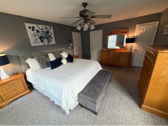 COMPLETE BEDROOM SET FURNITURE HONEY OAK