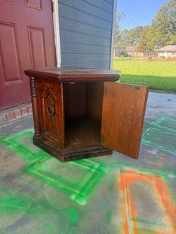 Vintage-Style Hexagon Wood Accent Cabinet / End Table