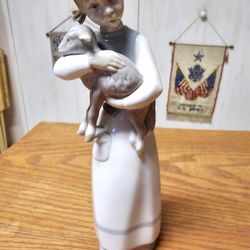 Lladro Girl with Lamb #1010