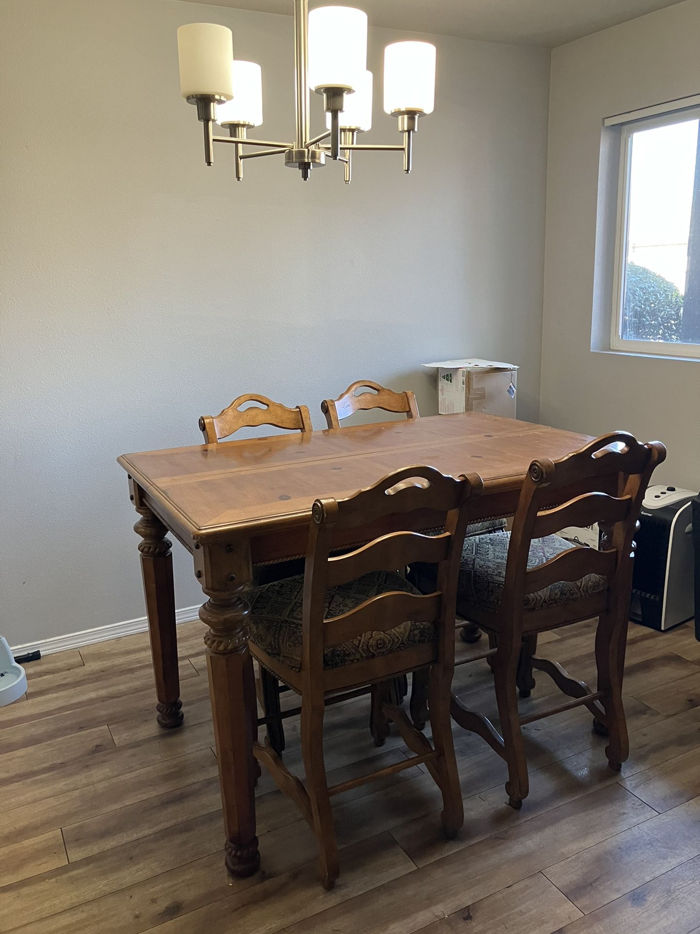 $50 OBO Dining Table And Chairs *You Pick Up.