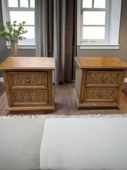 2 MAPLE WOOD NIGHTSTANDS