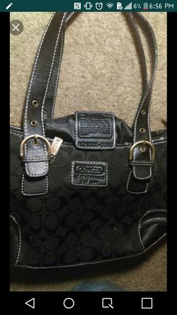 AUTHENTIC COACH PURSE !!!