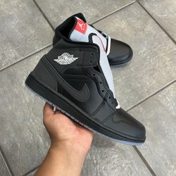 Air Jordan 1 Mid SE “Black Metallic Reimagined” HV5177-010 US