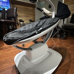 4moms mamaRoo Multi-Motion Baby Swing Smart Connectivity - Black