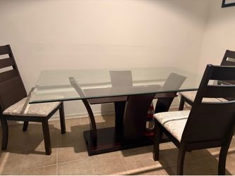 Glass dinner table w/ 4 seats