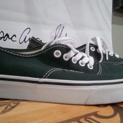 Vans size 9 new in the box  dark green 