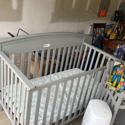 Graco Convertible Crib