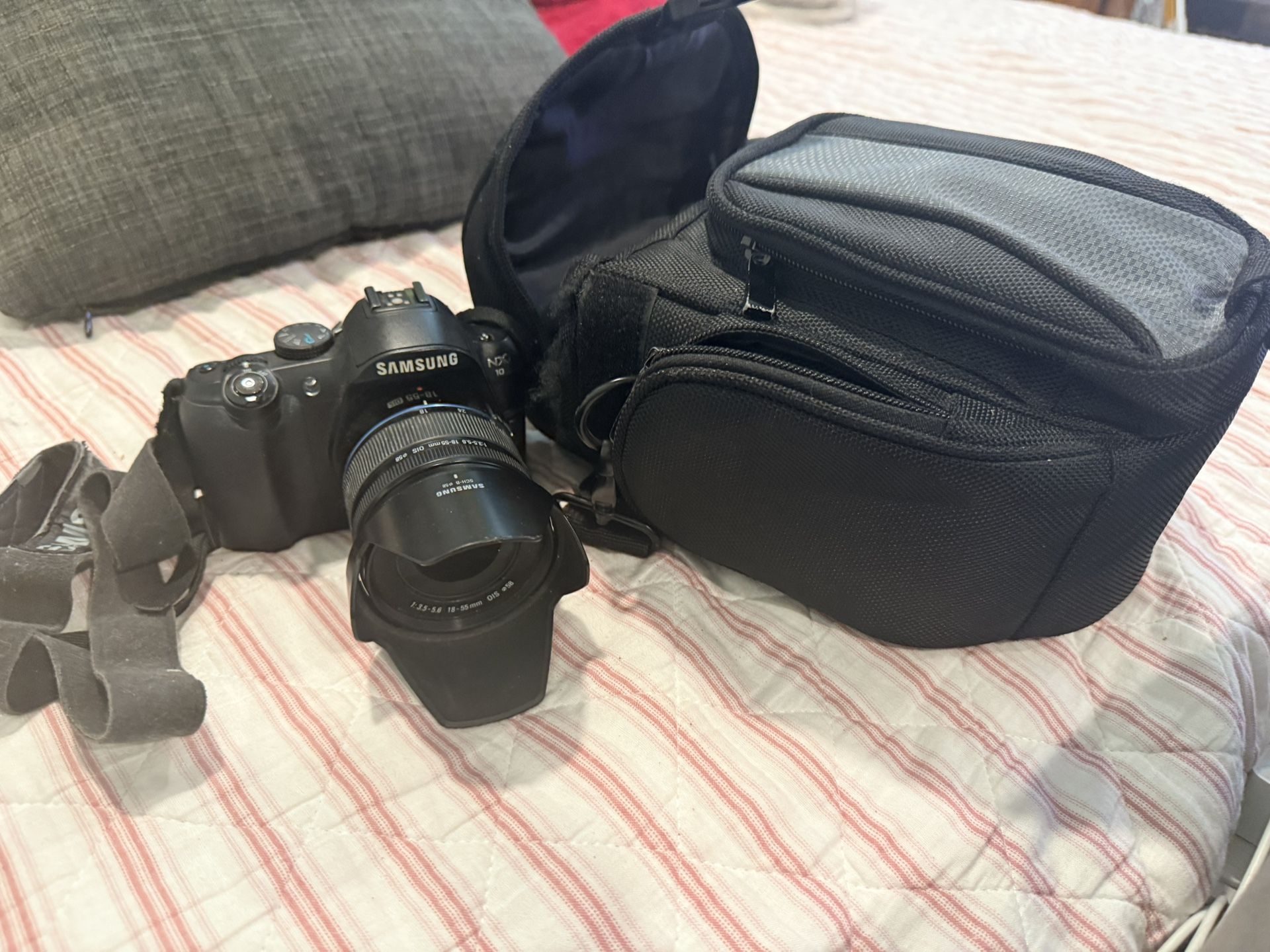 Samsung NX10 Camera