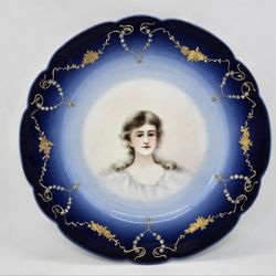 Antique Porcelain Plate Gold Trim Signed CFH GDM France Portrait Decor Vintage

Marked on the back CFRH/GDM FRANCE
Signed Ruth M Ferguson 

ANTIQUE PO