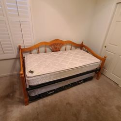 Trundle bed, with mattress