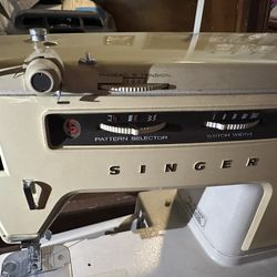 Vintage Singer Sewing Machine 
