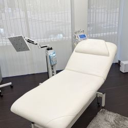 Professional Electric Spa / Massage Table – Adjustable Height