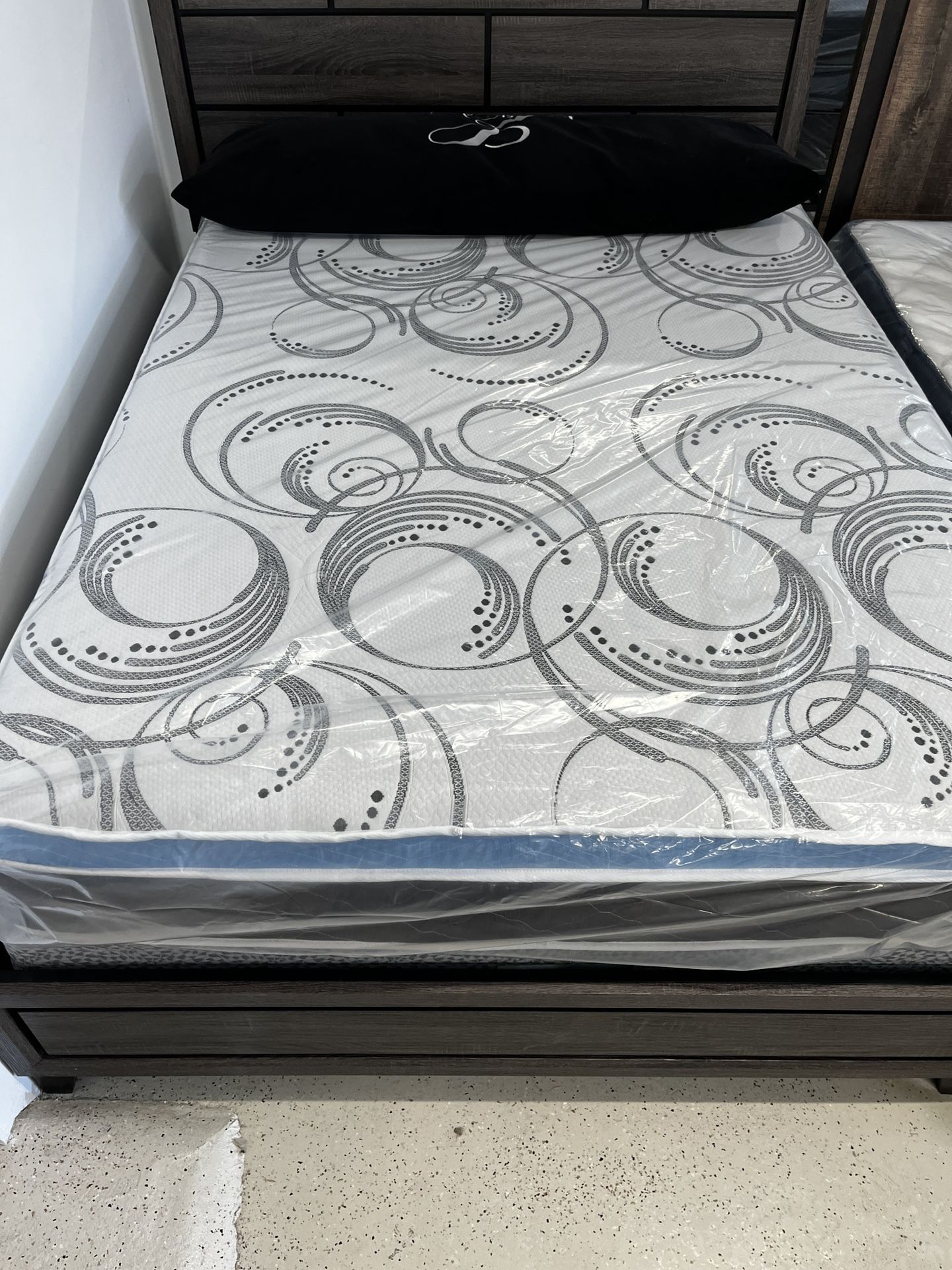 Best Mattress Queen Euro Top Fits In All Queen Beds for Sale in Seattle, WA OfferUp