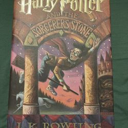 Harry Potter and The Sorcerer’s Stone First american edition - $2,800