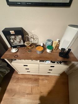 Modern 6-Drawer Dresser with Hutch