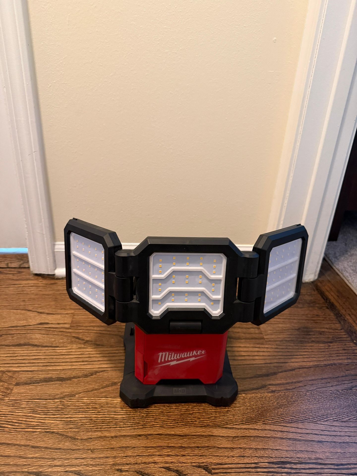 M18 18-Volt Lithium-Ion Cordless 4500 Lumens ROVER Dual Power Triple-Panel Flood & Area Light (Tool-Only)