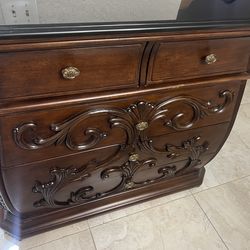 American Signature Entry Table/Chest of Drawers