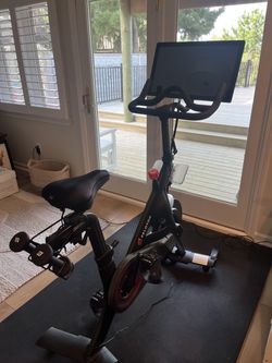 2018 Peloton Bike 2nd Gen Excellent Condition - Raleigh, NC