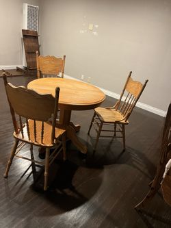 Wooden Round Table With Chairs
