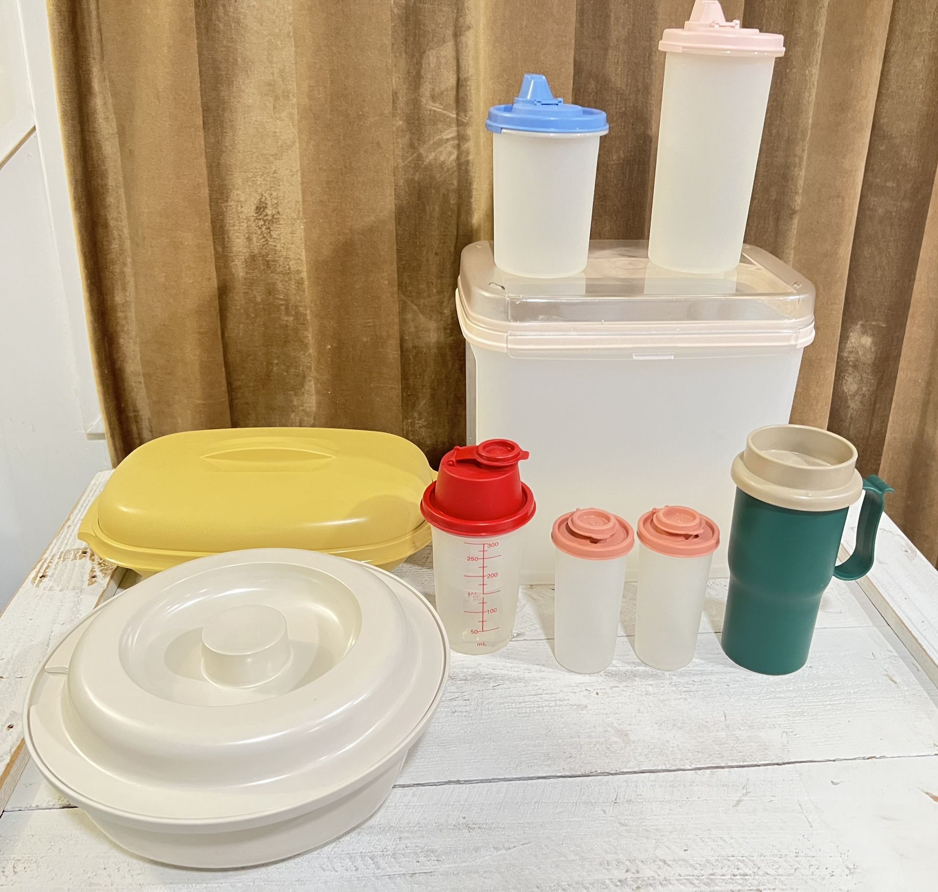 Tupperware vintage lot 9 pieces