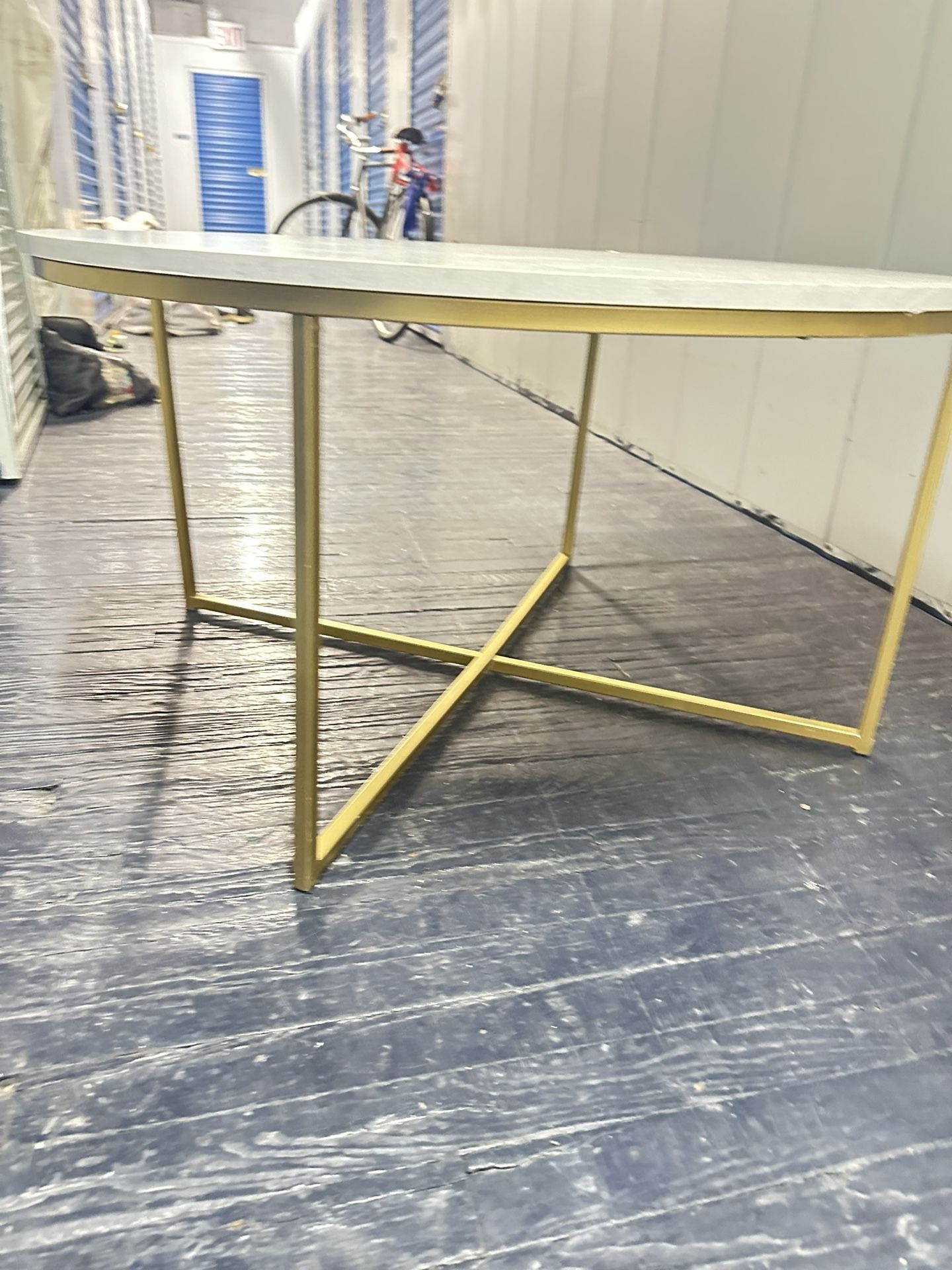 Coffee Table. , Bed Lights , Vases Etc For Sale 