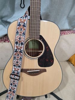 NEW YAMAHA ELECTRO ACOUSTIC  FS 800  WITH FISMAN PREAMP BUILD IN  AUTENTIC SOUND HQ IN PRISTINE CONDITIONS   SEPCIAL GIFT