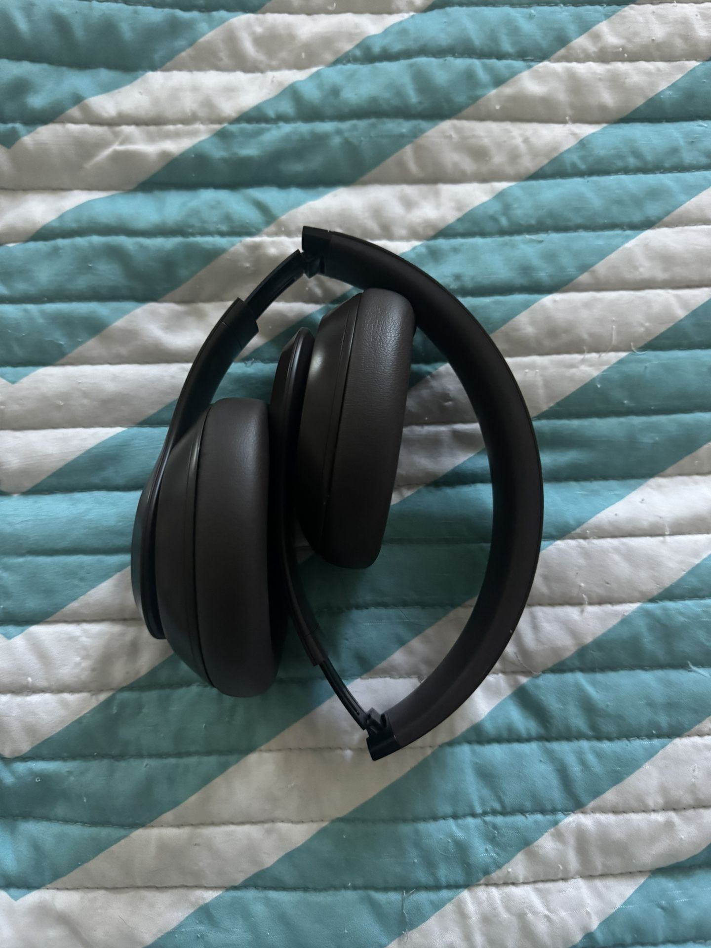 Beats Solo Pros
