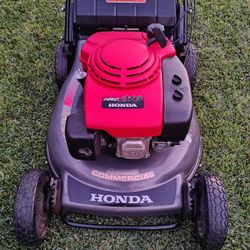 Honda HRC 216 Commercial Lawn Mower 