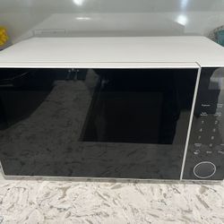 Danby 1.1 cu. ft. Microwave