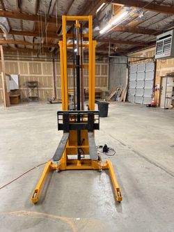 Pallet straddle stacker -Uline