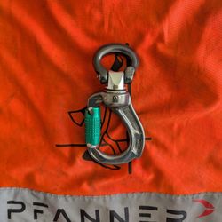 DMM Director Swivel Boss Triact Lock