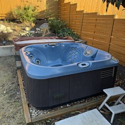 Free Jacuzzi Hot Tub - must pick up