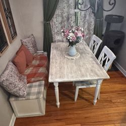 Rustic Dining Table Nook