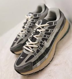 Nike athletic shoe for men size 12
