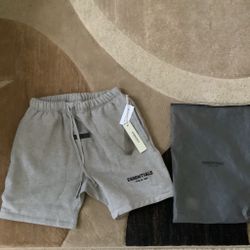 Fear of God Essentials  Shorts oatmeal grey