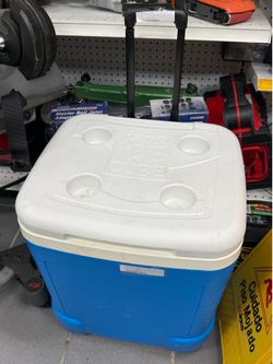Igloo Ice Cube Rolling Cooler – Clean & Ready to Use