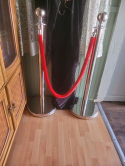Crowd control stanchion barrier