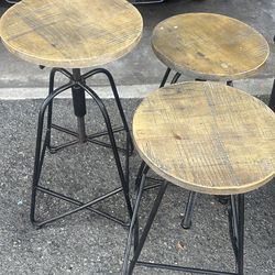 Set of barstools