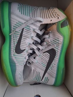Kobe shoes  size 9 nike
