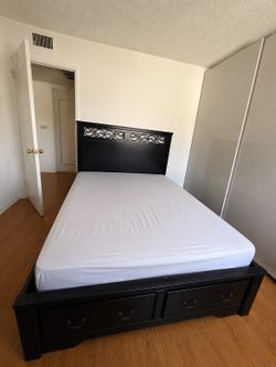 Kind size bed with mattress